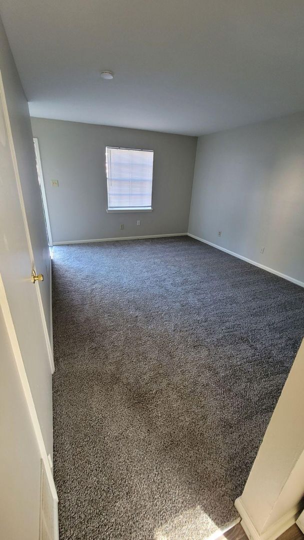 Greensboro Apartment: 1902-1906 Cedar Fork Drive