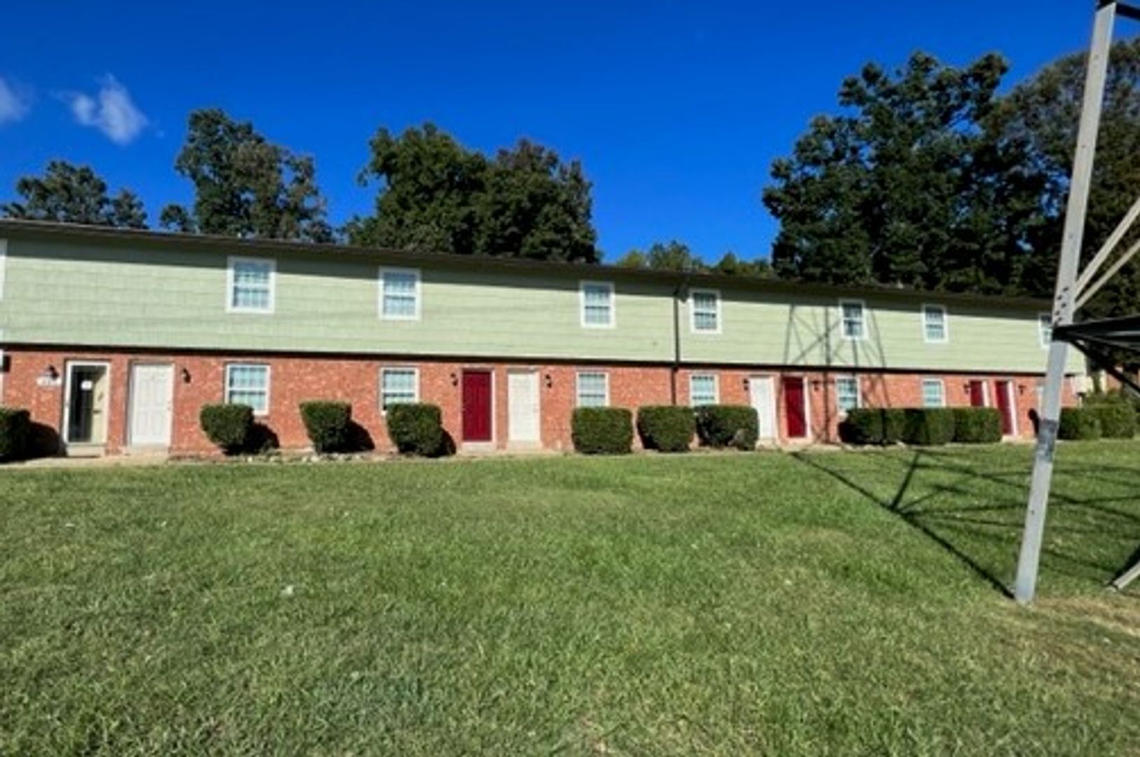 Greensboro Apartment: 400-426 Greenbriar Road
