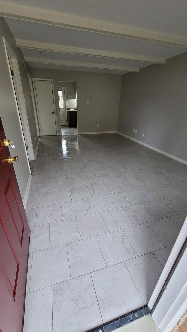 Greensboro Apartment: 310 Greenbriar Road