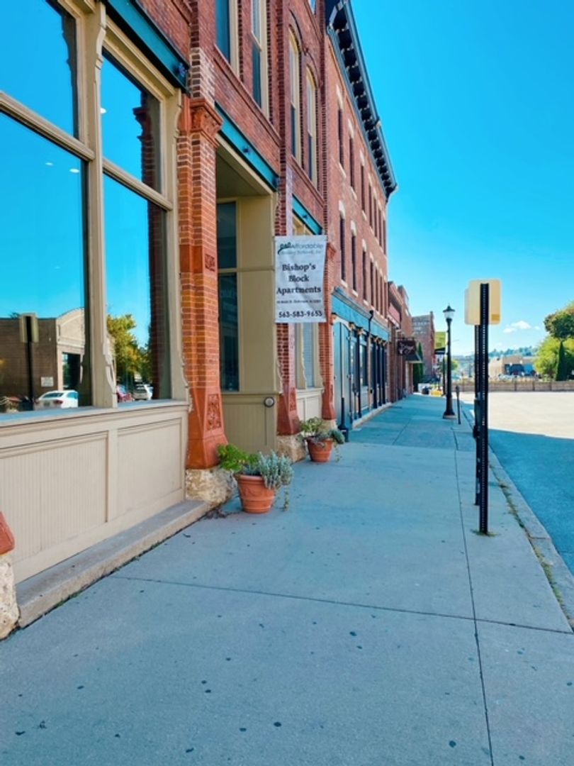 Dubuque Apartment: 90 Main Street