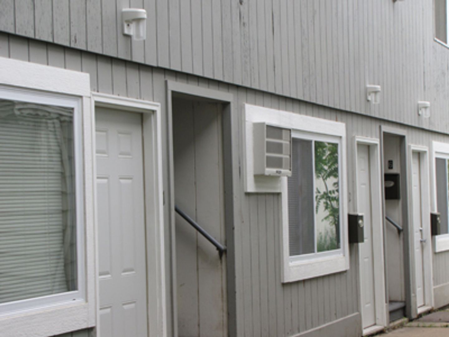 Cedar Rapids Apartment: 420 B Ave NW