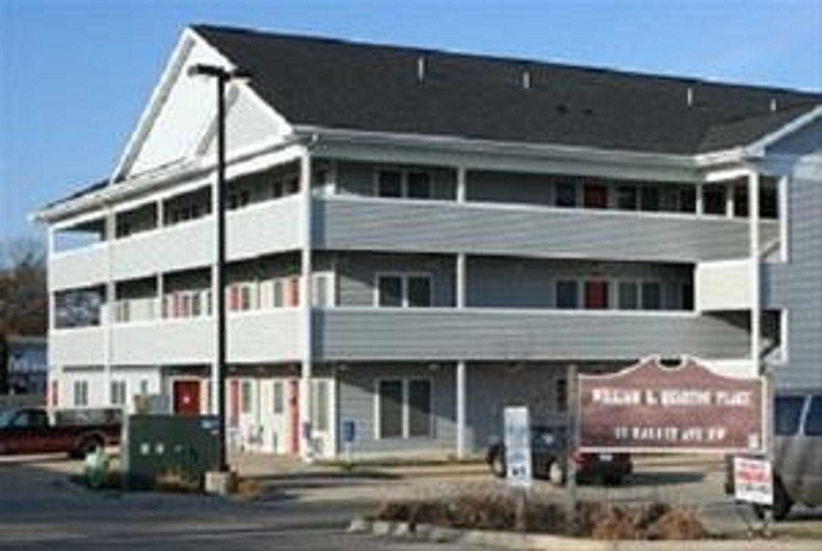 Cedar Rapids Apartment: 85 Harbet Ave NW