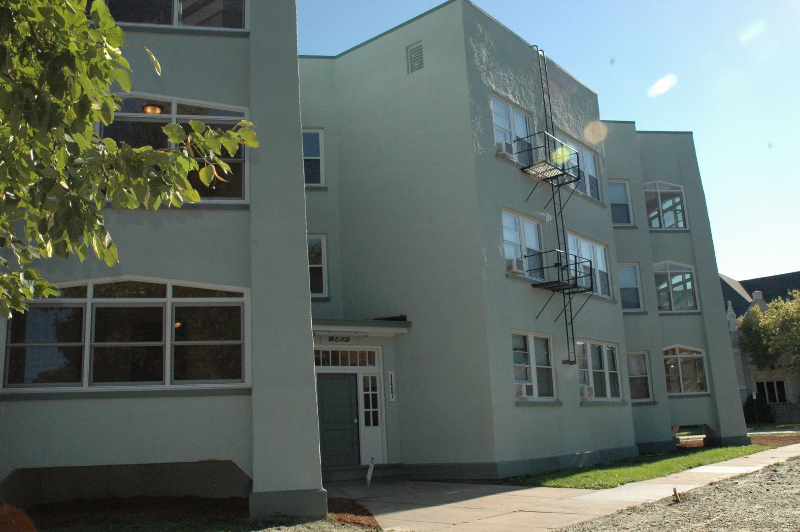 Cedar Rapids Apartment: 1407 3rd Ave SE