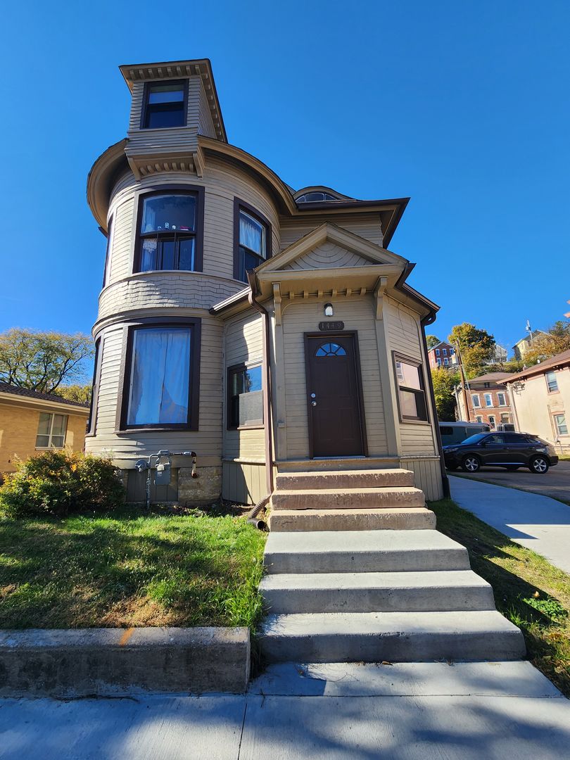 Dubuque Apartment: 1449 Locust Street Apt. 5