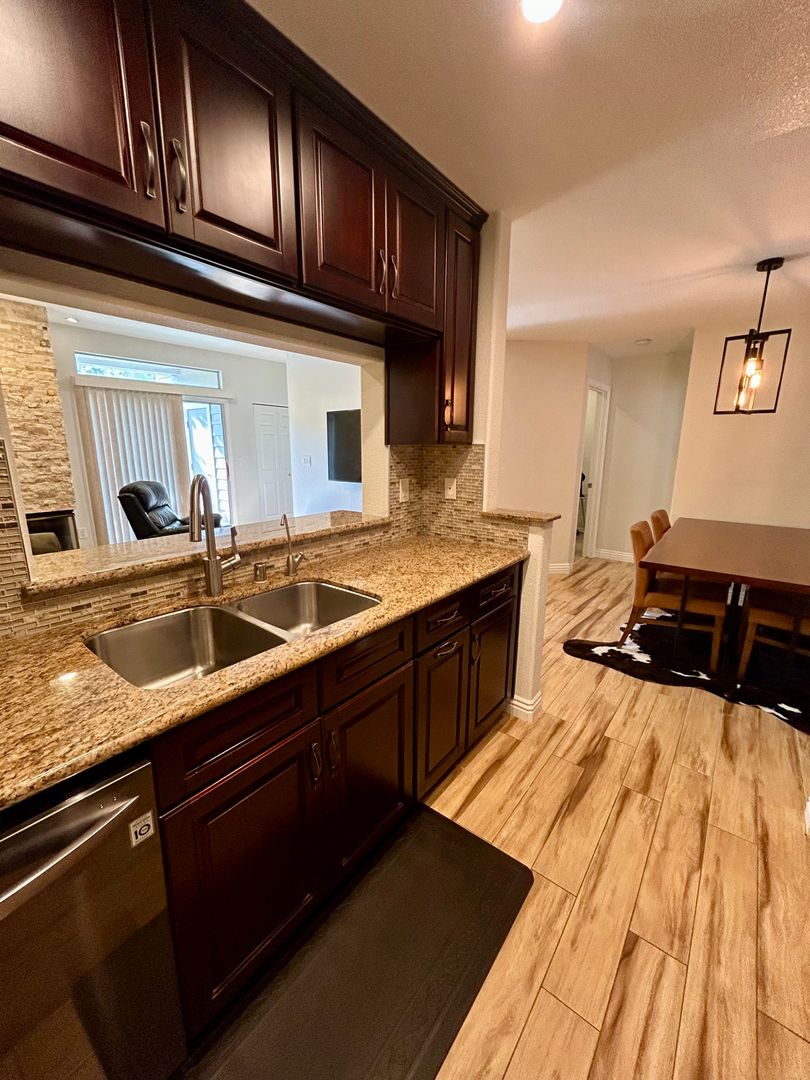 San Jose Condo: 5888 Bridgeport Lake Way