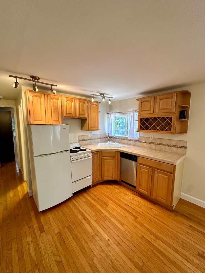 Los Gatos Apartment: 49 Los Gatos Boulevard