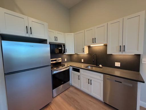 Charming 1BR in Historic Brick Building - Heart of Downtown Haverhill, MA – photo 1