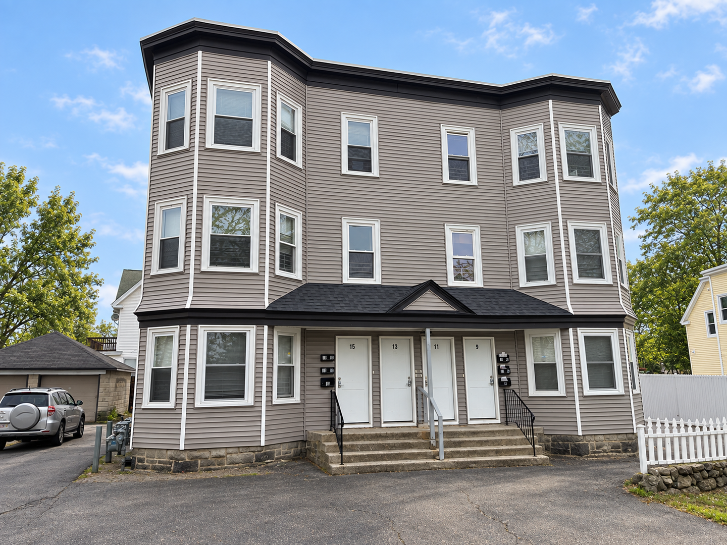 Lawrence Apartment: 9-15 Riverview Place