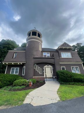 Truly Charming & Unique condo in N. Andover- A spacious studio with a loft