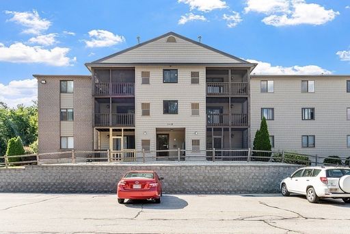 2 Bedroom Condo for Rent - Tyngsboro – photo 1