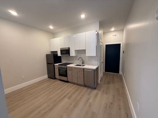 Modern Studio Near Downtown