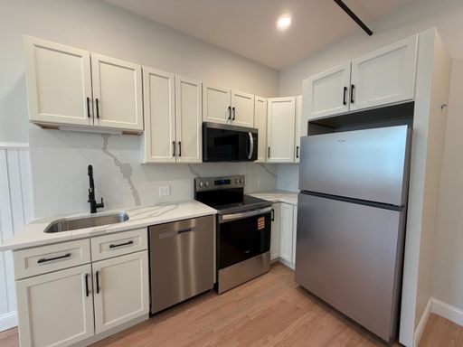 Modern 1 BR Apartments in Downtown Haverhill's Historic Adams Building – photo 1