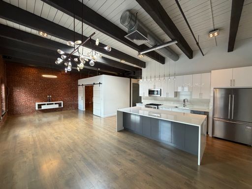 Prime Fort Point 1BR Condo – Steps from Seaport & South Boston w/ Garage Parking – photo 1