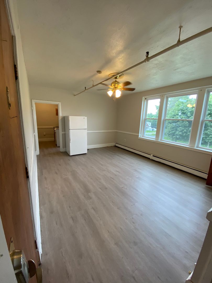 Methuen Apartment: 423 Pelham Street