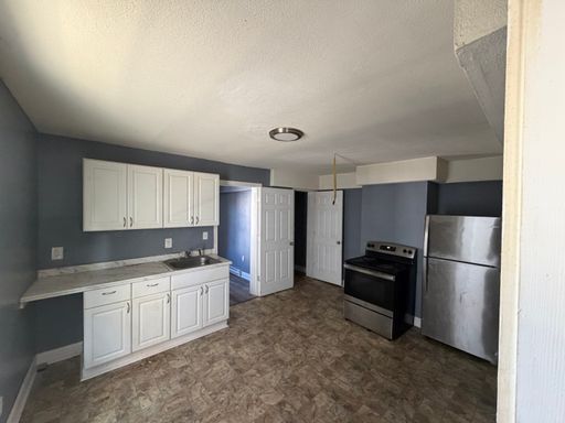 Central St Lowell 2 Bedroom | Pet Friendly | Available Now – photo 1