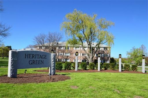 Bright and Spacious Corner Unit in North Andover – Pet-Friendly with Great Amenities! – photo 1