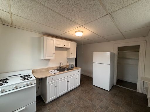 3rd floor 2 Bedroom Available in Haverhill - Available Now!