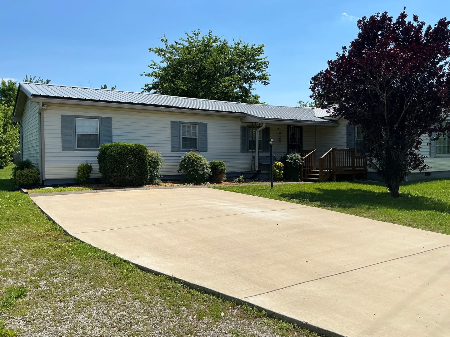 Clarksville House: 1550 Old Dover Rd