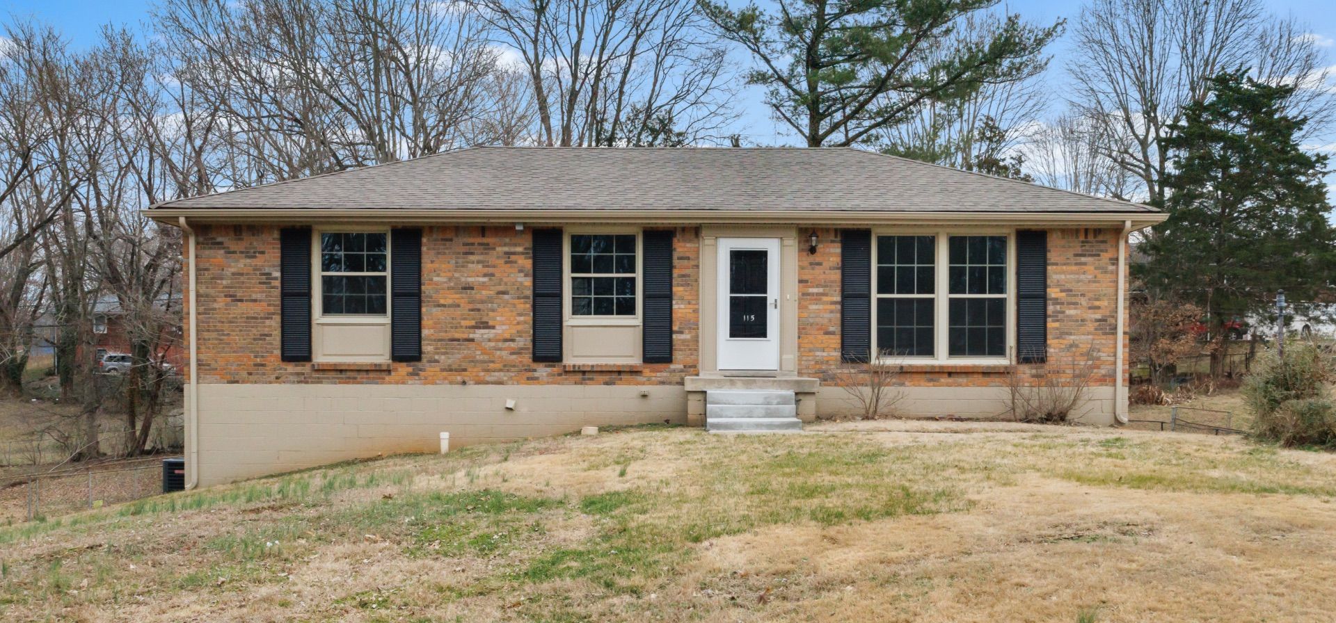 Clarksville House: 115 W Park