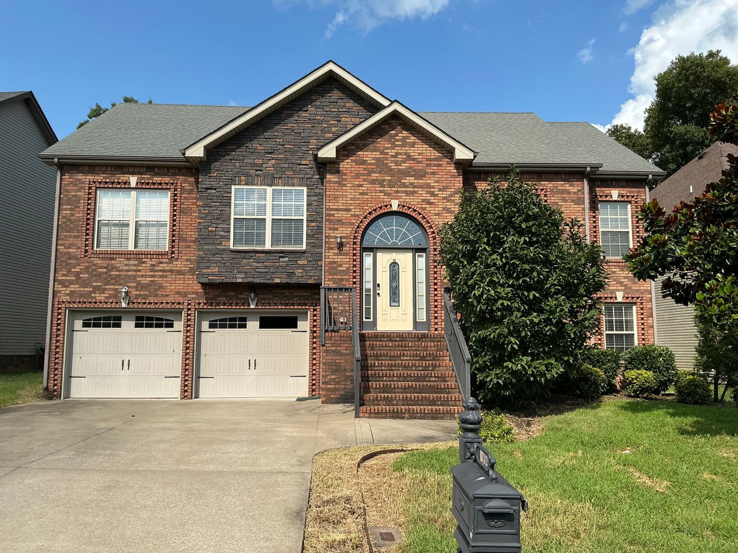 Clarksville House: 1712 Apache Way