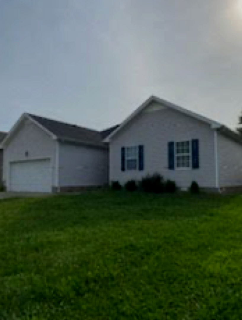 Clarksville House: 1351 Whitt Ln