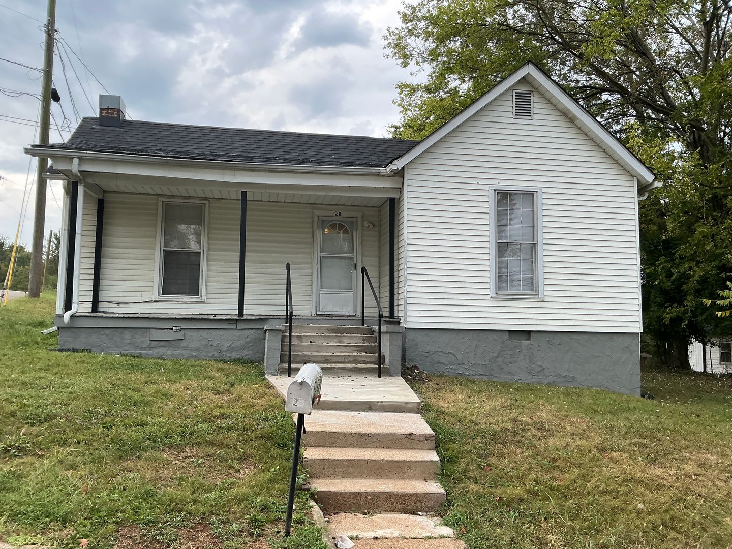 Clarksville House: 28 Lawn St