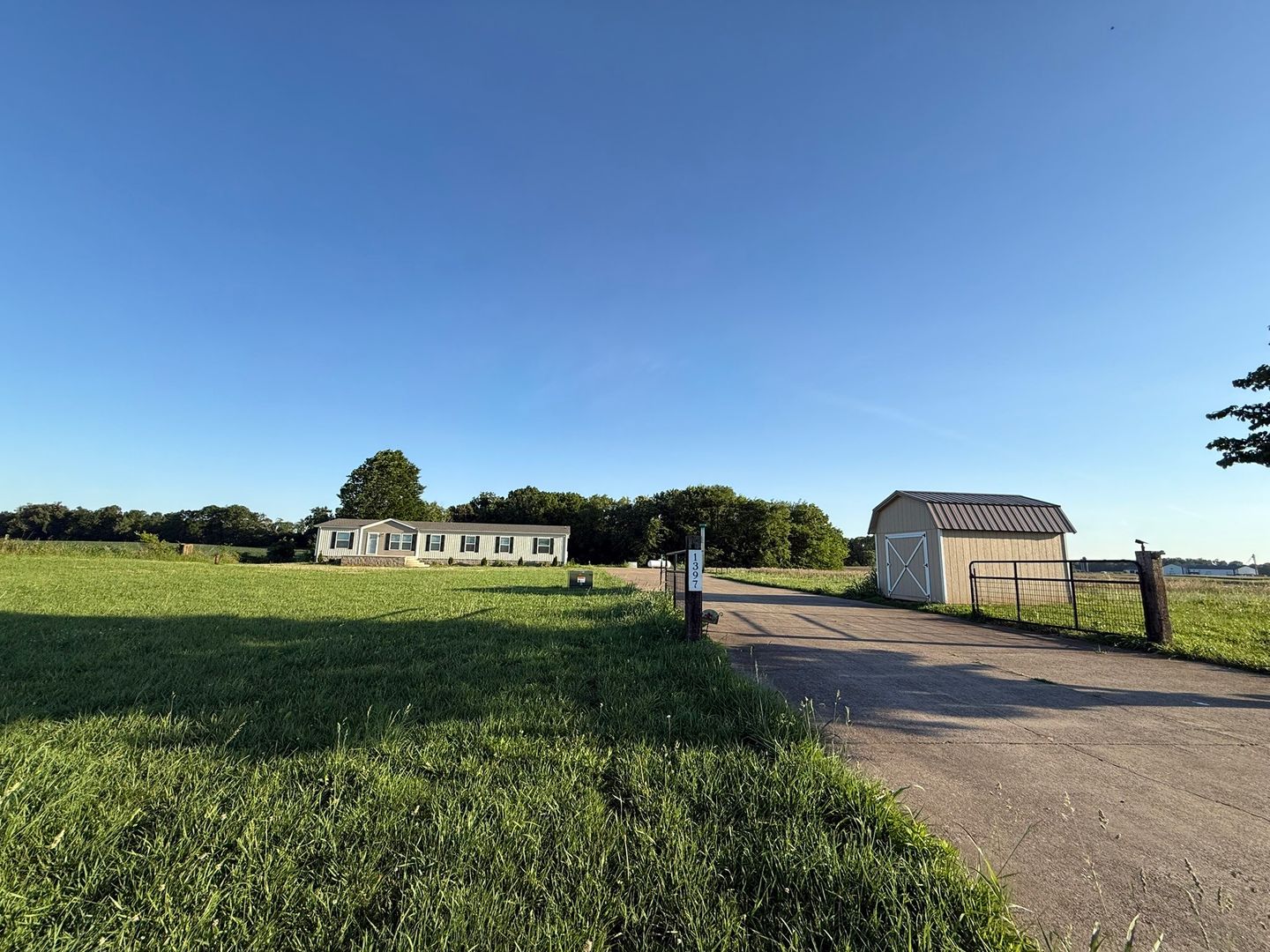 Trenton House: 1397 Watts Rd