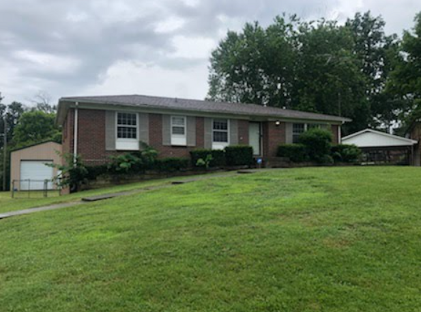 Clarksville House: 408 Melinda Drive