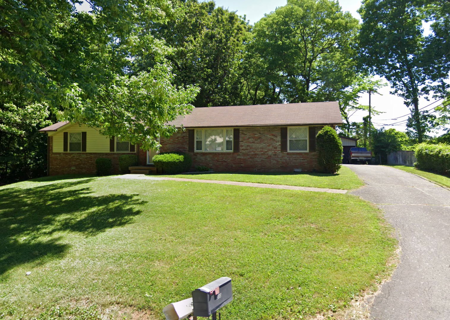 Clarksville House: 230 Downer Drive