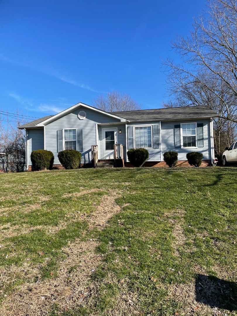 Clarksville House: 223 Jim Thorpe Drive