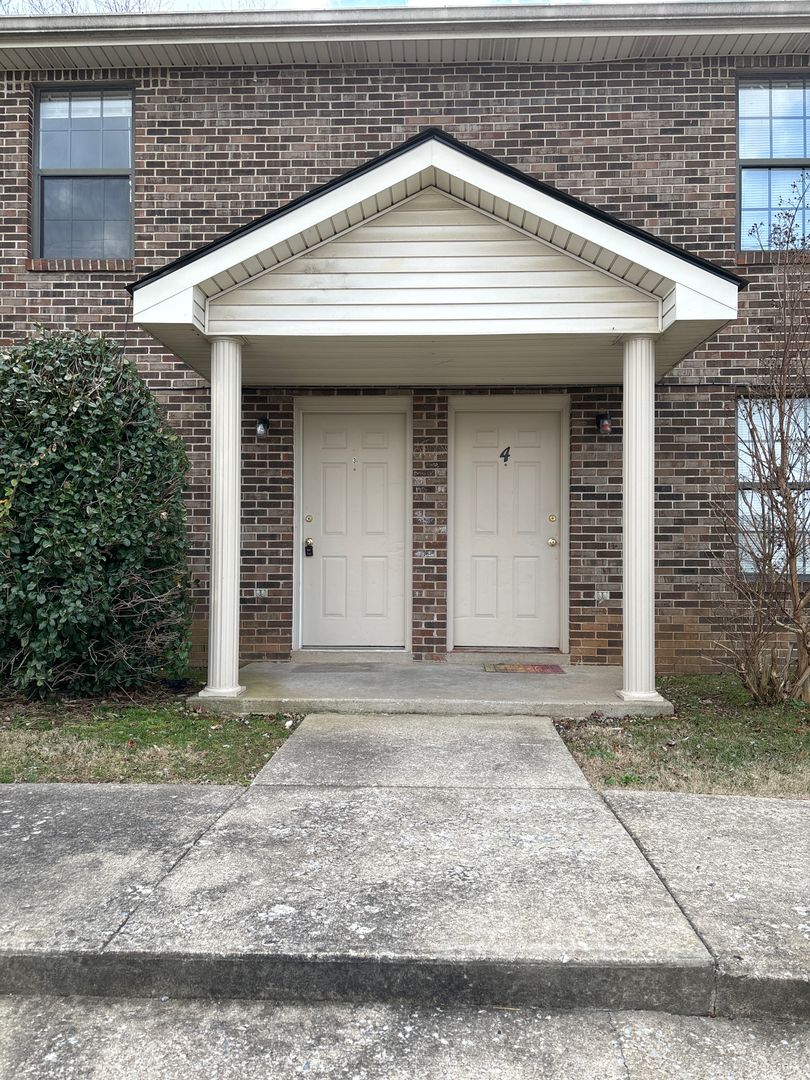 Clarksville Apartment: 381 Peabody Dr.