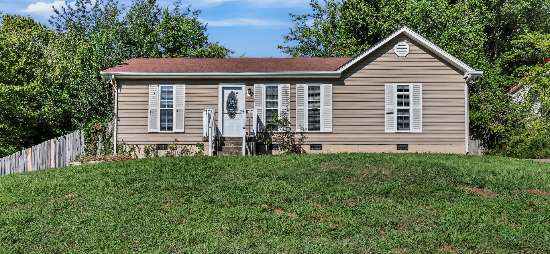 Clarksville House: 1584 Boxcroft Rd