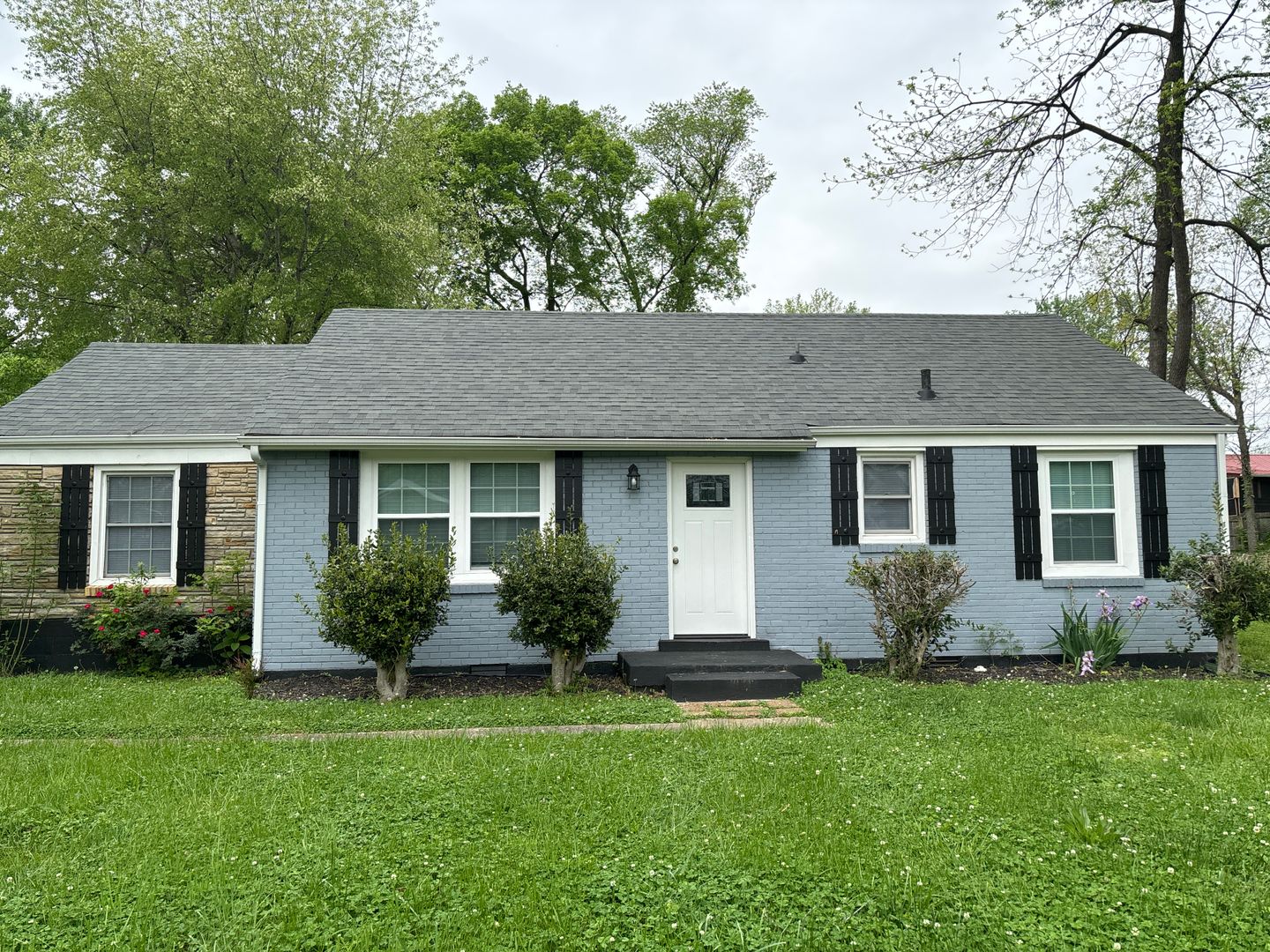 Clarksville House: 135 North Meadow Dr