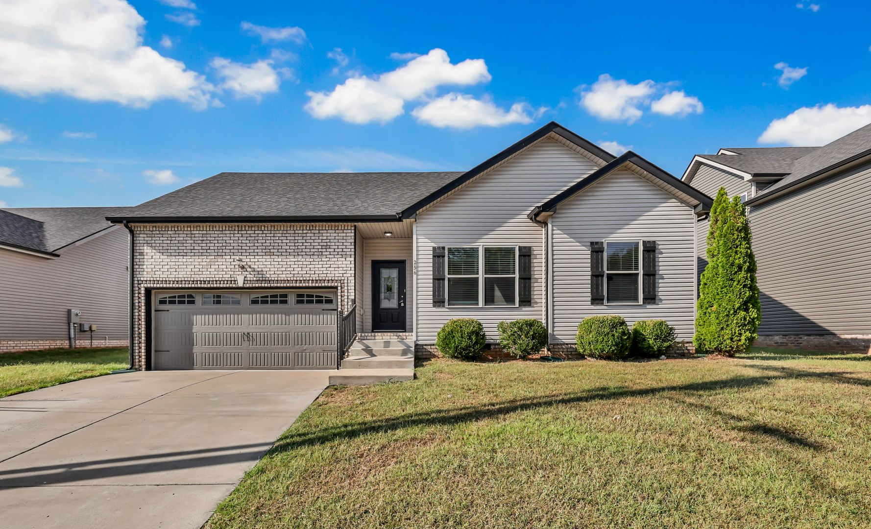Oak Grove House: 256 Azalea Dr
