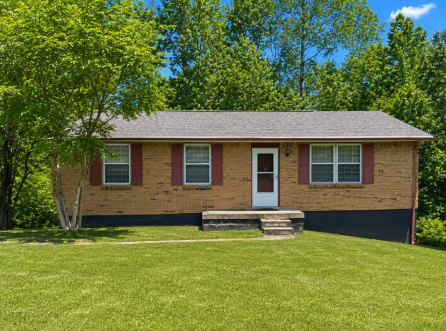 Clarksville House: 2007 Rosemary Drive