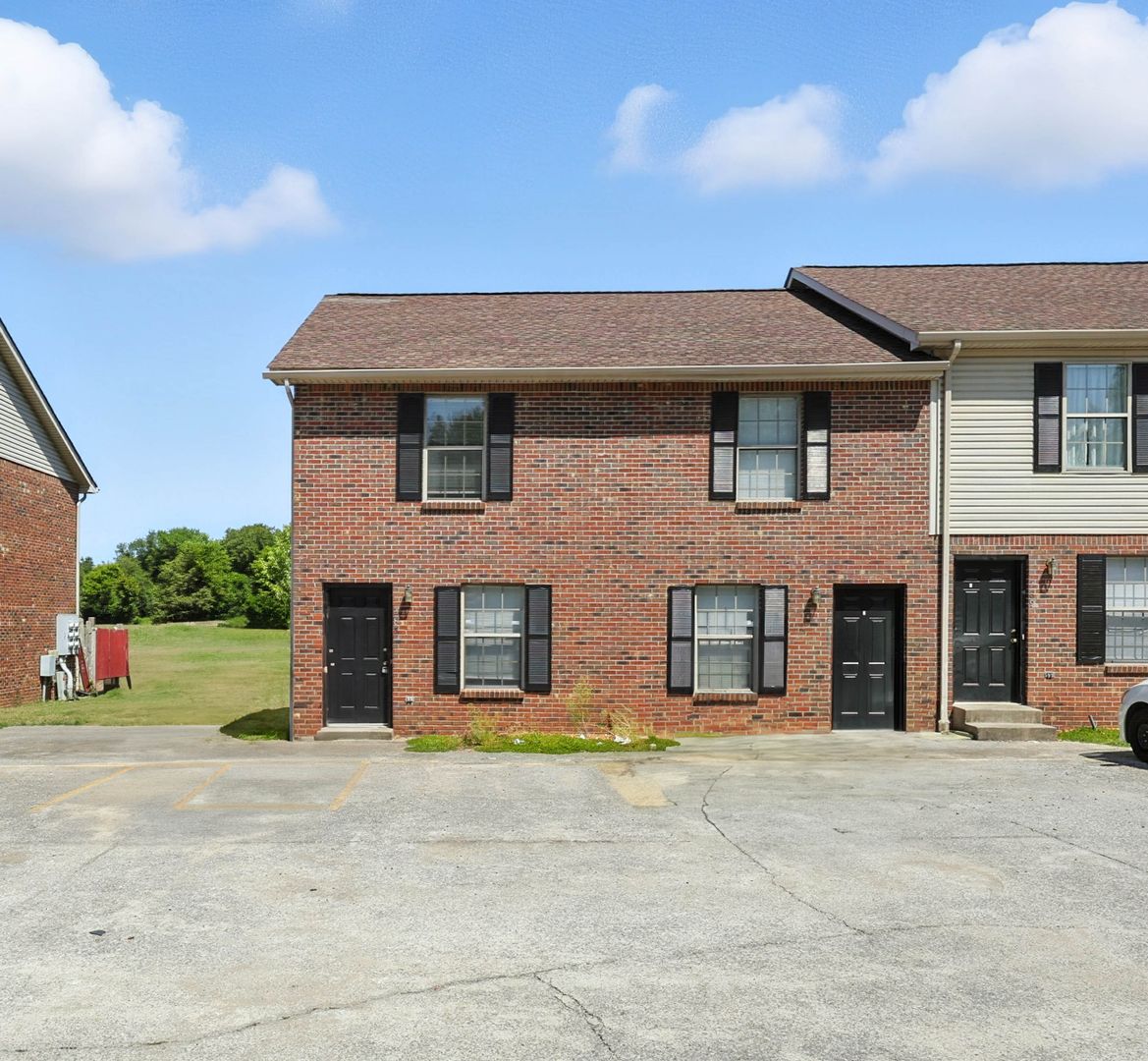 Oak Grove Apartment: 253 E Stateline RD