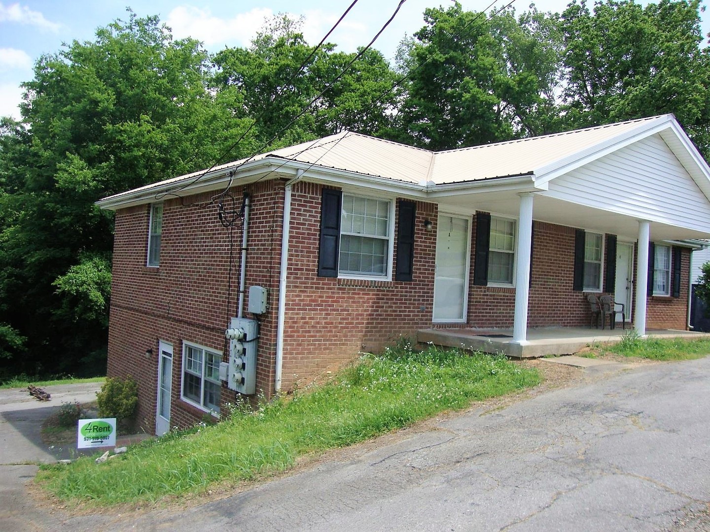 Clarksville Apartment: 85 Lawn St. Unit C