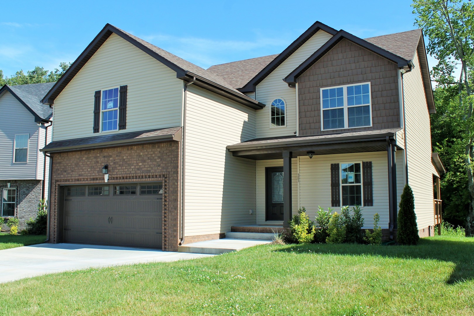 Oak Grove House: 261 Azalea Drive