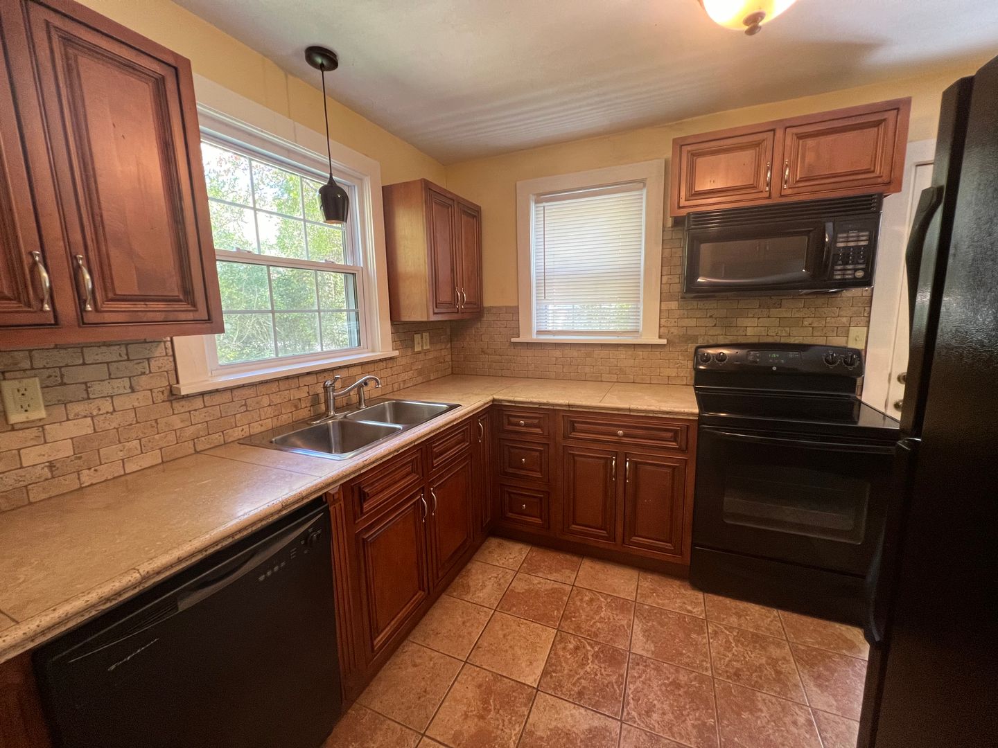 Clarksville House: 232 Hickory Grove BLVD