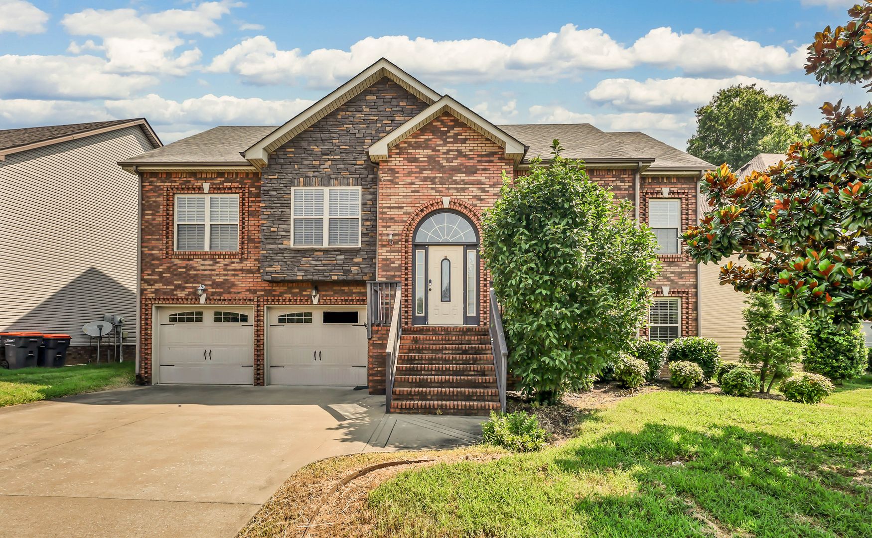 Clarksville House: 1712 Apache Way