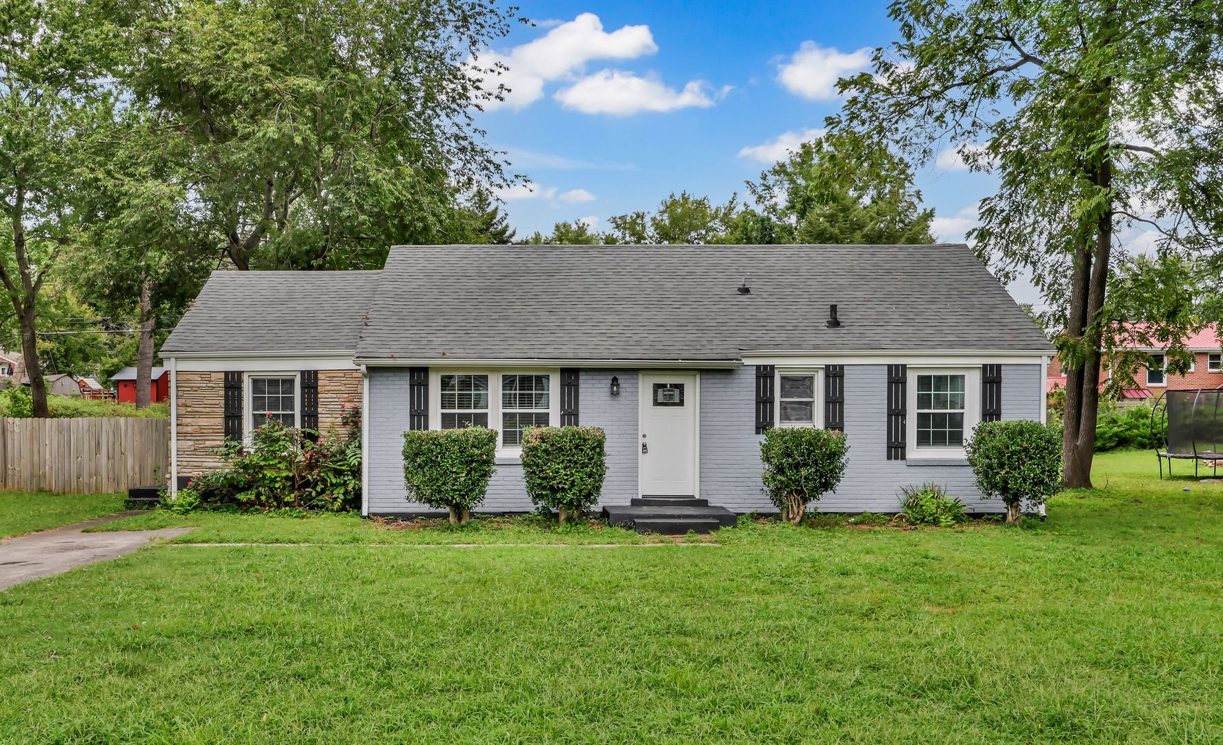 Clarksville House: 135 North Meadow Dr