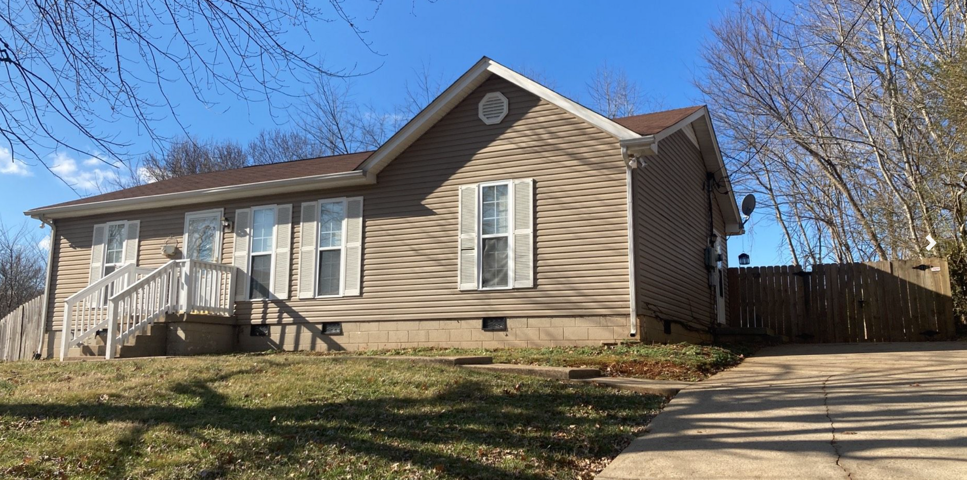 Clarksville House: 1584 Boxcroft Rd