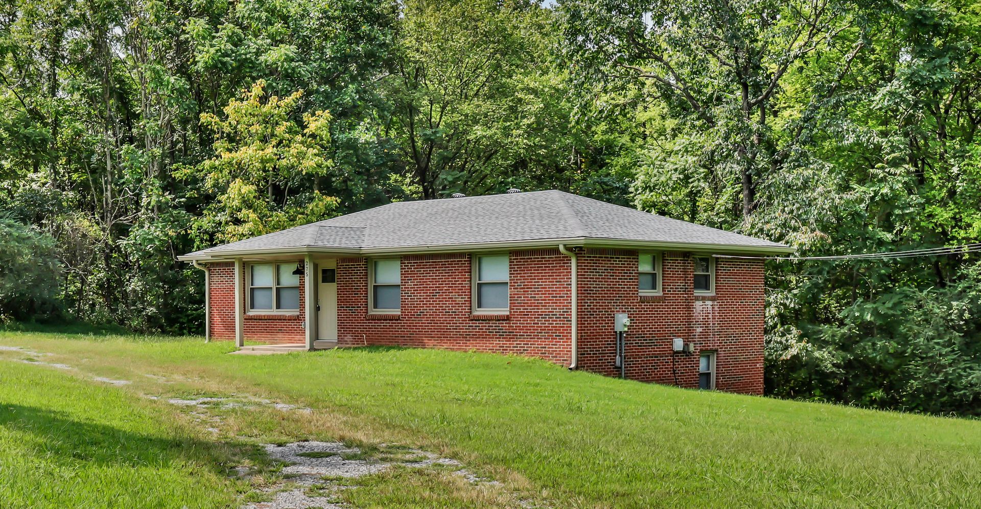 Clarkville House: 275 Attaway Road