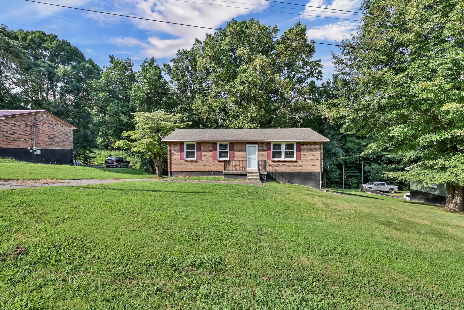 Clarksville House: 2007 Rosemary Drive