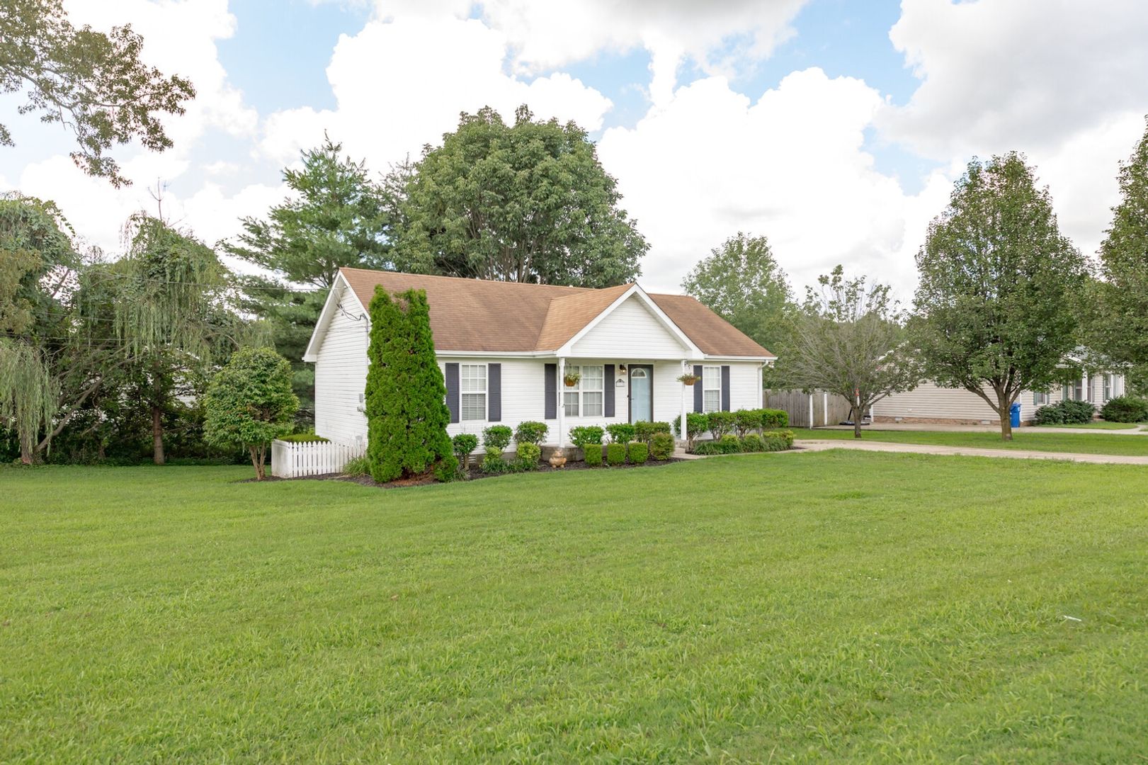 CLARKSVILLE House: 900 Granny White Rd.