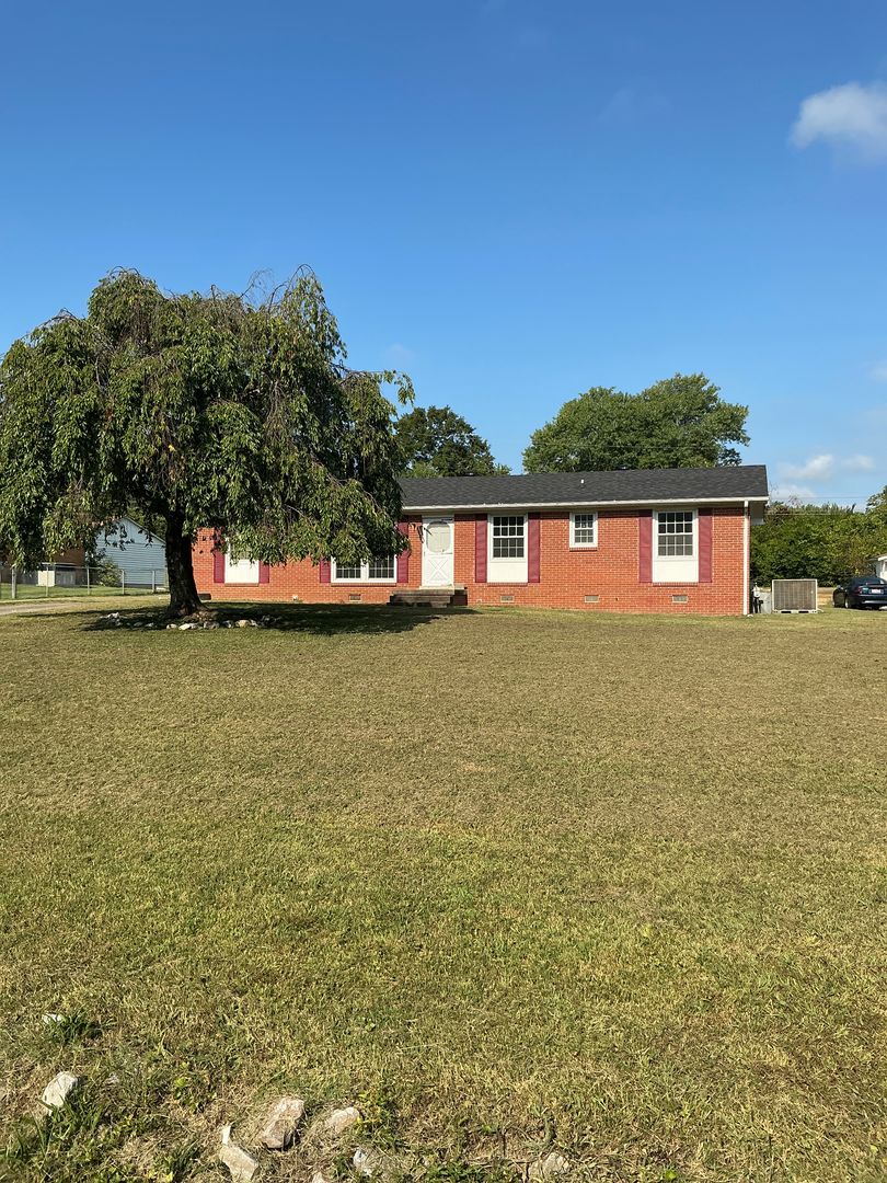 Clarksville House: 2802 Thrush Drive