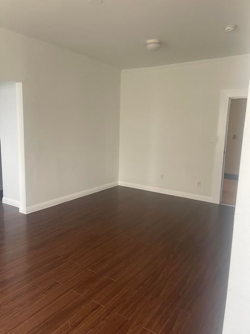 Los Angeles Apartment: 724 Gramercy Pl.