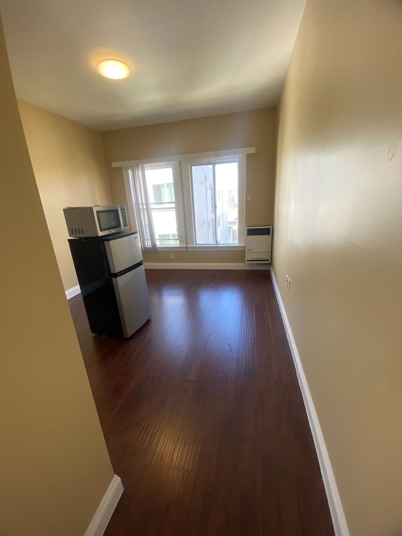 Los Angeles Apartment: 739 Garland Ave.