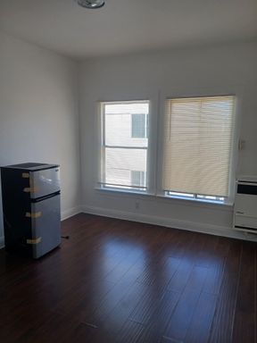 Efficiency Studio Available - Shared bath/kitchen All utilities included