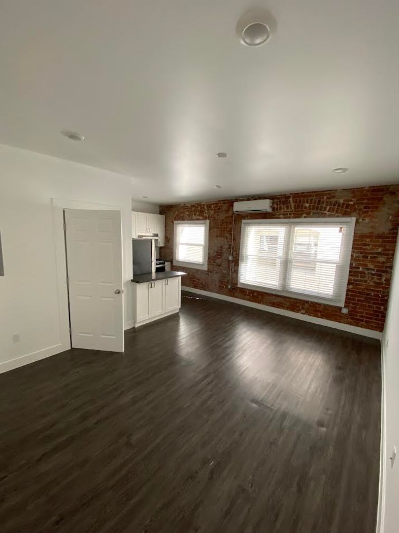 Los Angeles Apartment: 1318 W. Maryland St.